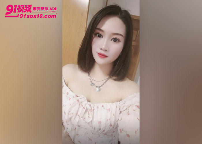 巨乳少妇饥渴偷情 性感蜜桃臀被肉棒疯狂入侵 我操你舒服还是你老公操你舒服 对白精彩刺激 - 图3