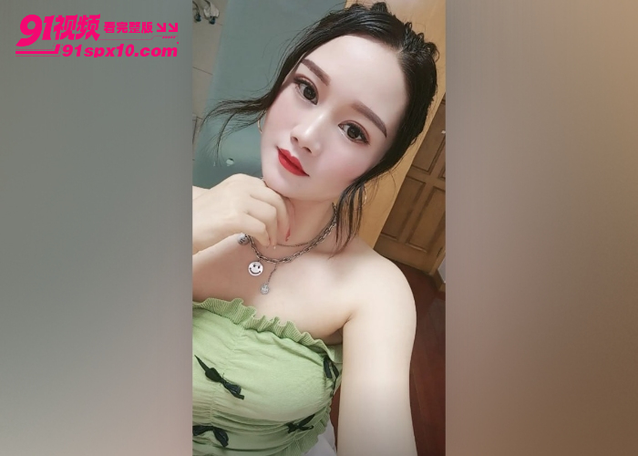 巨乳少妇饥渴偷情 性感蜜桃臀被肉棒疯狂入侵 我操你舒服还是你老公操你舒服 对白精彩刺激 - 图4