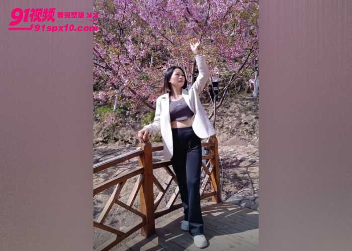 巨乳少妇饥渴偷情 性感蜜桃臀被肉棒疯狂入侵 我操你舒服还是你老公操你舒服 对白精彩刺激 - 图5