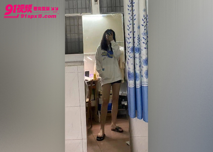 长沙极品女大学生 表面清纯私下超反差 自拍骚穴给男友撸管 玩弄多毛骚穴爽到高潮喷水 - 图2