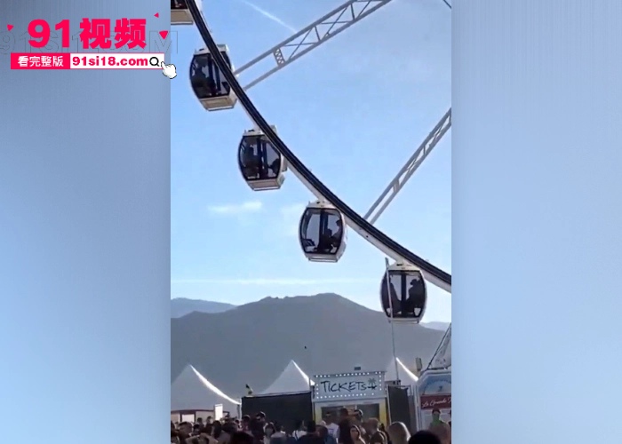 国外又出神级野外刺激现场 摩天轮内饥渴洋妞当众跪舔大屌 舱内上演活春宫生怕别人看不到啊 太敢玩了 - 图2