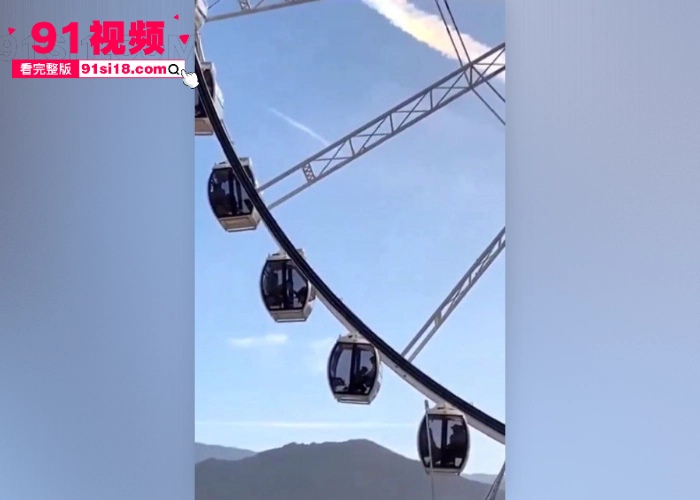 国外又出神级野外刺激现场 摩天轮内饥渴洋妞当众跪舔大屌 舱内上演活春宫生怕别人看不到啊 太敢玩了 - 图4