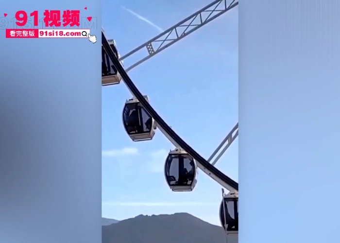 国外又出神级野外刺激现场 摩天轮内饥渴洋妞当众跪舔大屌 舱内上演活春宫生怕别人看不到啊 太敢玩了 - 图6