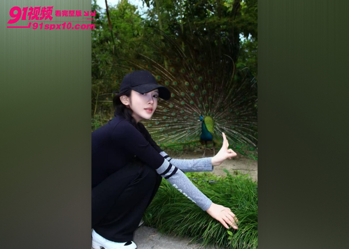 上海政法学院女神 王蕊 被男友调教成性瘾母狗 穿着真空丝袜露出 直接在天桥上把她给内射了 - 图5