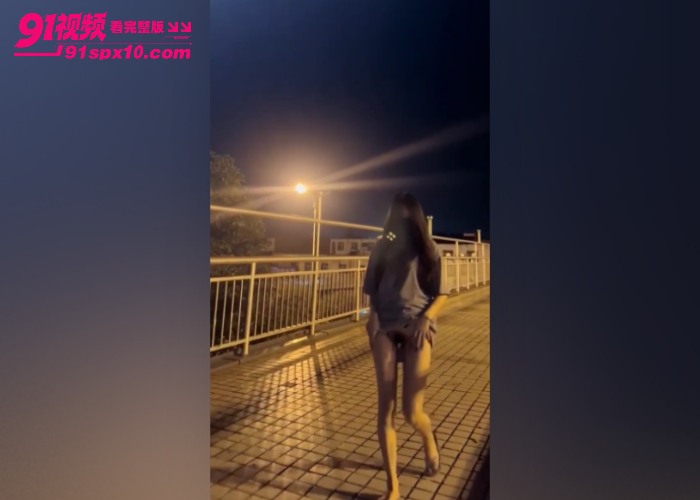 上海政法学院女神 王蕊 被男友调教成性瘾母狗 穿着真空丝袜露出 直接在天桥上把她给内射了 - 图7