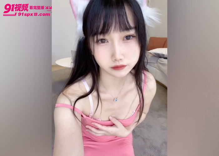 齐刘海清纯学生妹贫乳露出 真空粉色吊带浴室湿身自慰 看着鸡儿梆硬 - 图3