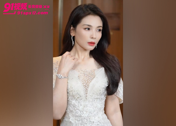 AI成人短剧熟女骚货 刘涛 红毯活动上被摄影师和粉丝轮流干到高潮 本人原声配音超刺激 - 图1