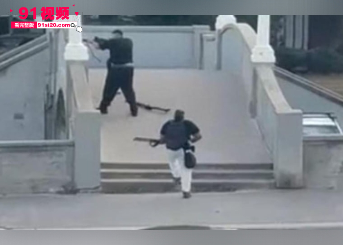 澳大利亚悉尼邦迪海滩发生恐怖枪击事件 两名枪手像人群开枪目前已导致多人死亡 现场画面曝光堪称人间炼狱 - 图6