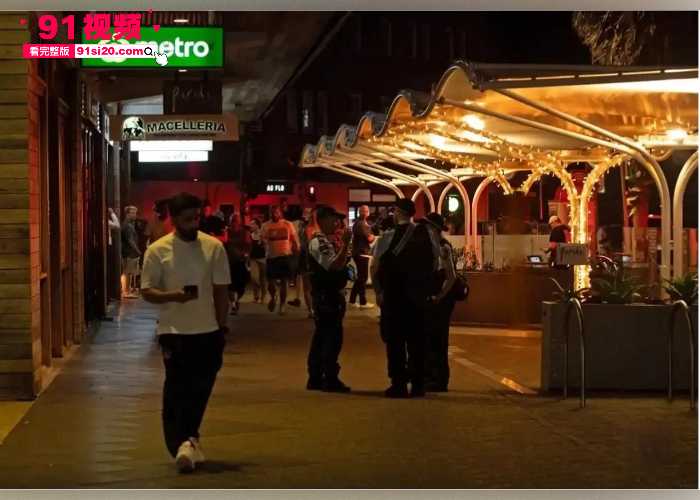澳大利亚悉尼邦迪海滩发生恐怖枪击事件 两名枪手像人群开枪目前已导致多人死亡 现场画面曝光堪称人间炼狱 - 图8