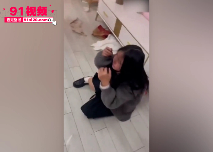 江苏00后 王美成 被精神小妹暴打后脱衣 强迫跟大叔做爱 一边拍摄视频一边威胁不准说出去 真是一群畜生啊 - 图1