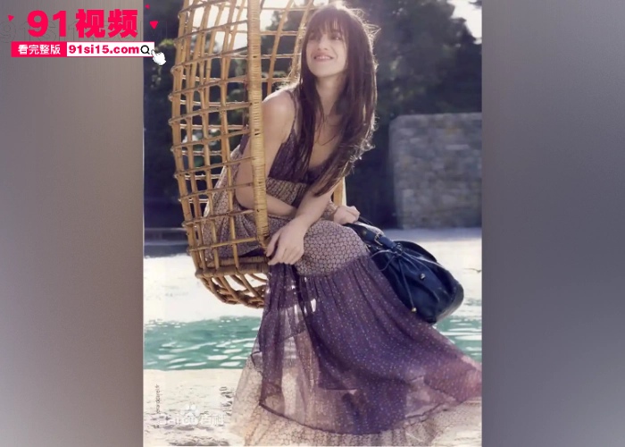 英国著名女演员 夏洛特·甘斯布 早期不雅视频流出  两个黑人齐上阵 前后夹击爽到高潮抽搐 - 图3