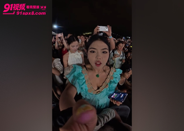 权志龙澳门演唱会 女粉丝挤位导致多人互撕上演武艺大比拼 这不比演唱会好看嘛？ - 图2