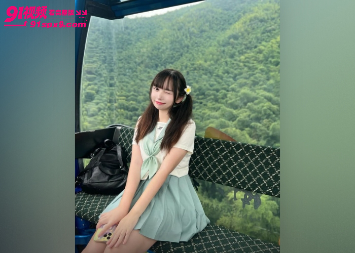日本极品学生妹 刚下课被金主约到酒店 一路走一路操从床上干到厕所 白浆流满鸡巴太刺激了 - 图1