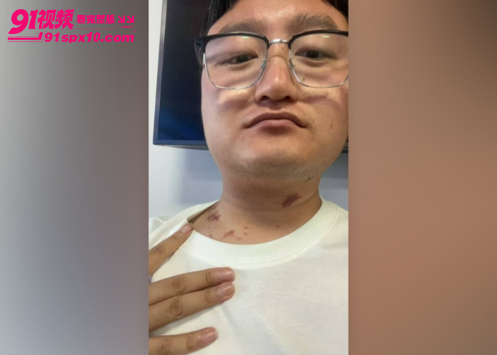 沈阳建筑大学 左一飞 和宿管老阿姨谈恋爱 聊骚记录性爱视频齐曝光 简直毁三观 这就是老牛吃嫩草啊 - 图1