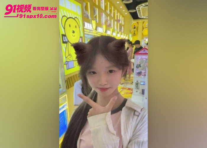 成都清纯可爱学生妹 邢可欣 学校里面的乖乖女 没想到私下竟然是个卖逼女 这粉嫩小穴好诱人 - 图1