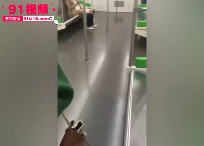 南宁地铁最近杀疯了啊 前有地铁大便哥过后又来一个南宁地铁打飞机哥 太逆天了 - 图2