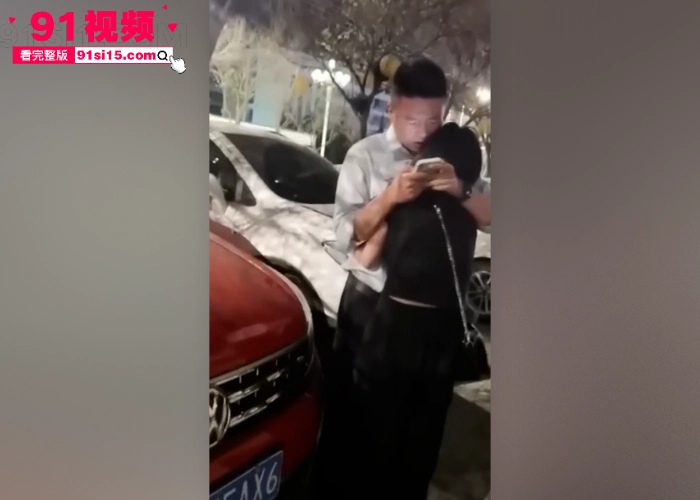 河北保定育才花园门口 一对酒醉男女上演户外大战 旁若无人的直接在大街上草逼 这得多饥渴啊 - 图2