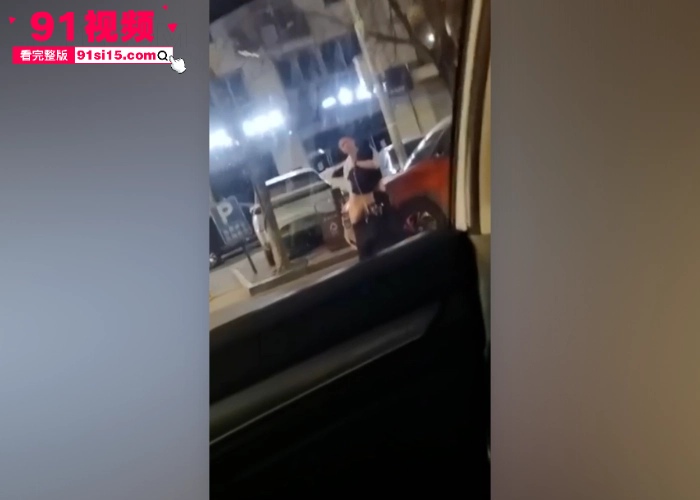 河北保定育才花园门口 一对酒醉男女上演户外大战 旁若无人的直接在大街上草逼 这得多饥渴啊 - 图5