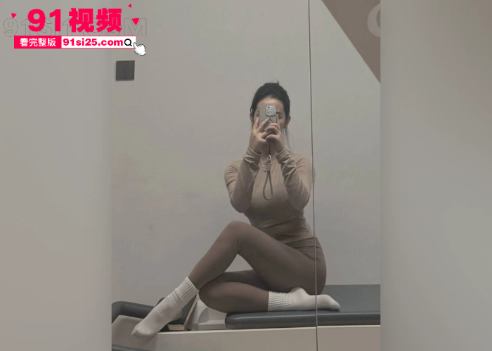 【海角原创】年前和妈妈的性爱日常 穿上小围裙给我足交 床上转战茶几最终内射肥逼老妈 - 图1