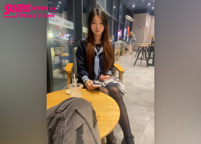 山东威海医科大学校花 陈金茹 纤细的性感身材 白昼的肌肤Q弹可人 情侣视频泄密 - 图2