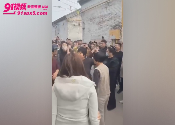 陶管营村抓小三现场 拿着大喇叭全村喊骂打小三 这阵仗堪比古惑仔现场啊 - 图6