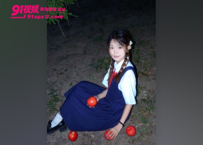 湖南理工大学纯欲白嫩妹 钟晓红 白色蕾丝内衣被球塞嘴黑眼罩 手铐铁链束缚床上挣扎呜呜求饶 - 图3