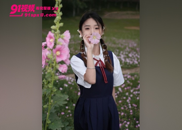 湖南理工大学纯欲白嫩妹 钟晓红 白色蕾丝内衣被球塞嘴黑眼罩 手铐铁链束缚床上挣扎呜呜求饶 - 图4