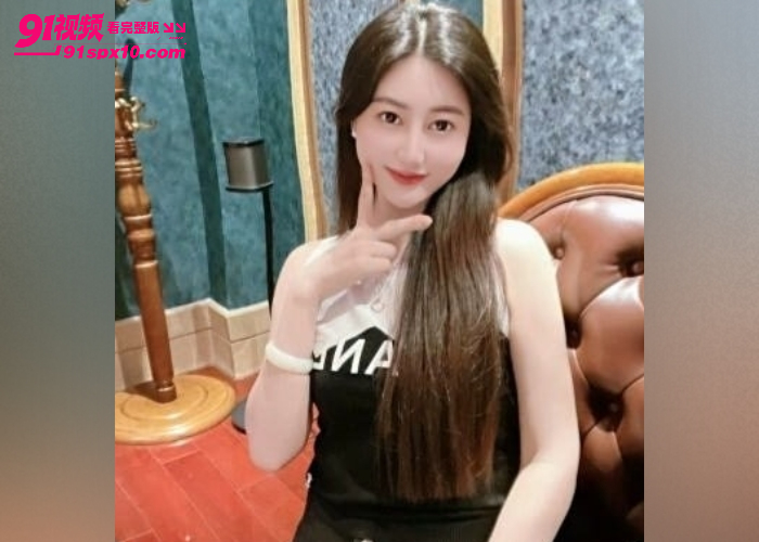 【海角原创】女友不在家调教黑丝丈母娘 疯狂抠弄肥逼按在阳台暴力后入内射 最后用嘴巴帮我清理精液 简直太刺激了 - 图3