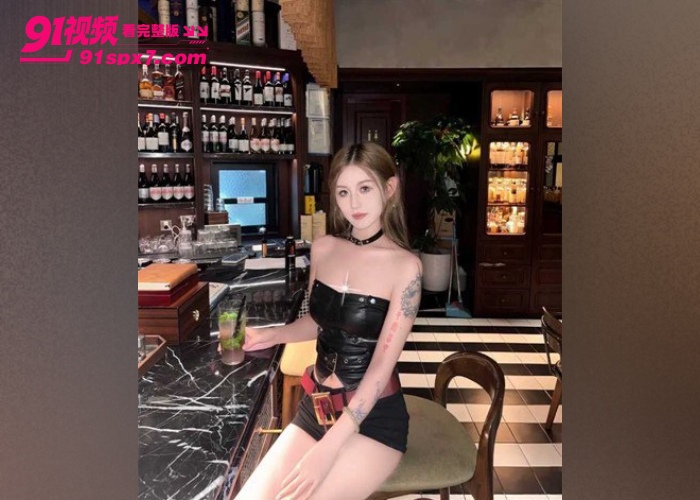 河南黄毛高颜值精神小妹 王玥 酒店被富哥调教 花式无套猛操骚穴深喉射一嘴 翘臀后入淫水直流高潮连连 - 图2