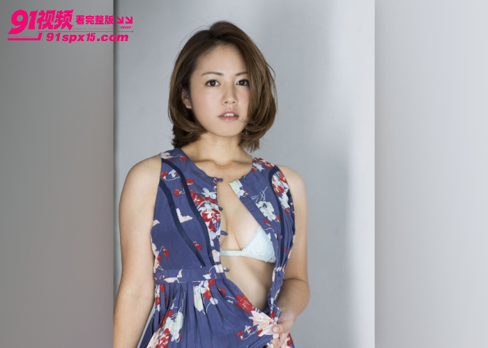 绿帽老公实拍妻子3P实录 妻子被两单男厨房走廊轮操 前吃后操骑乘后入高潮喷水 - 图2