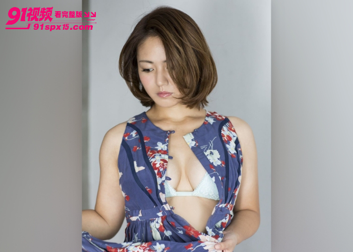 绿帽老公实拍妻子3P实录 妻子被两单男厨房走廊轮操 前吃后操骑乘后入高潮喷水 - 图3
