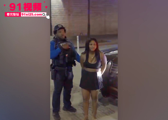 自由美利坚街斗 酒吧街女子上演多人大乱斗 黑皮猛女肉搏互撕 按在地上摩擦 这就是真实美式格斗 - 图7