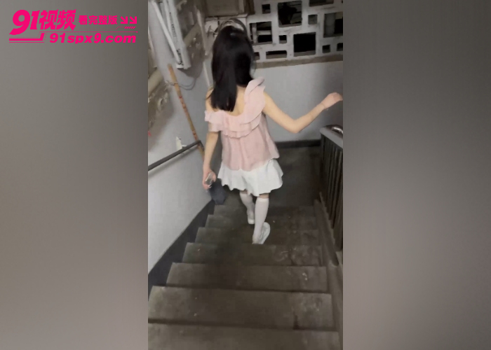 顶级约炮大神 江南第一深情 网约极品校花  白丝袜诱惑力拉满 各种姿势都能满足 大肉棒直接给干潮喷 - 图1