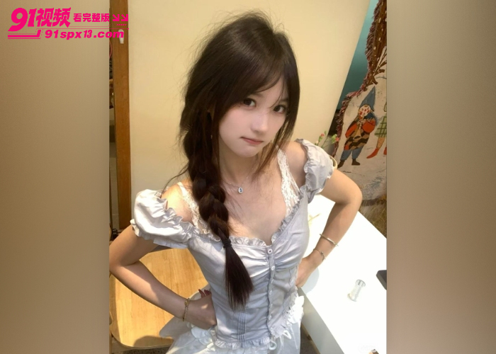 这样的学生妹确实罕见 白丝袜包裹着性感美腿 粉嫩白虎被大鸡巴插入猛干 全身散发着青春气息让人荷尔蒙上升 - 图1