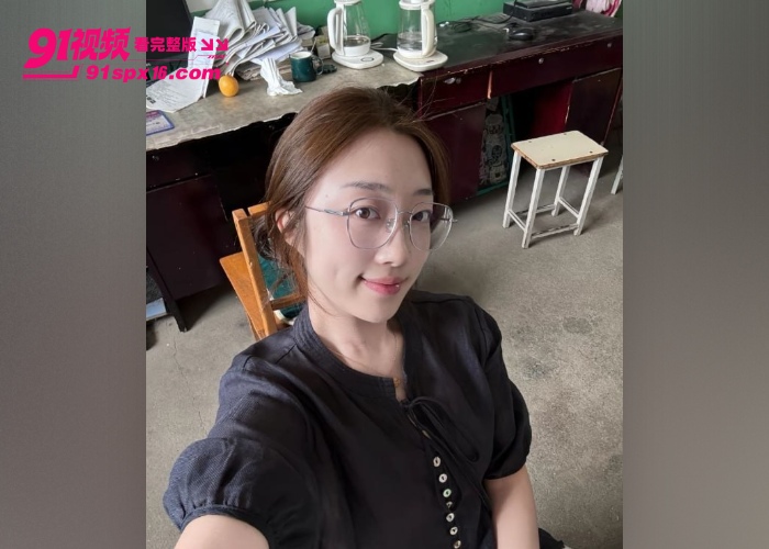 新娘 蒋聘婷 新婚情趣内衣做爱流出 开裆黑丝后入舔假鸡吧 撕丝袜婚纱口交花样多 - 图3