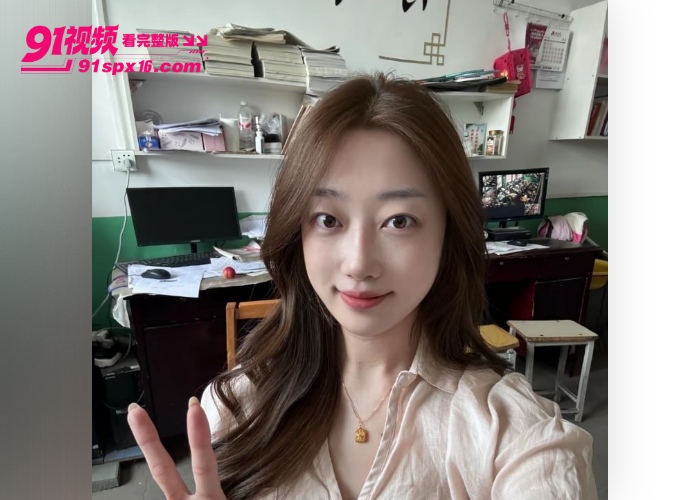 新娘 蒋聘婷 新婚情趣内衣做爱流出 开裆黑丝后入舔假鸡吧 撕丝袜婚纱口交花样多 - 图4
