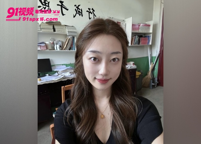 新娘 蒋聘婷 新婚情趣内衣做爱流出 开裆黑丝后入舔假鸡吧 撕丝袜婚纱口交花样多 - 图5