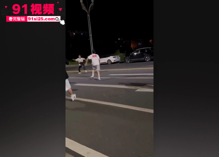 广西钦州深夜火拼 两伙青年手持砍刀当街大砍出手  现实版古惑仔第一视角画面曝光 - 图5