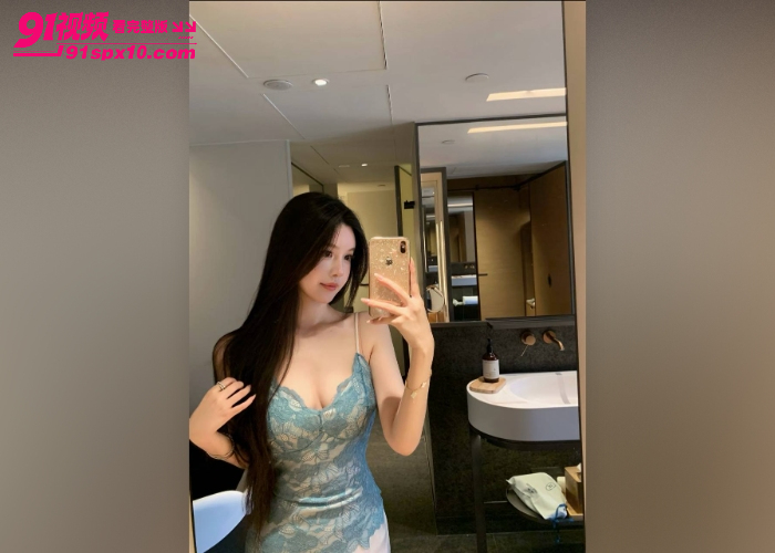 身材特别完美的饥渴学姐，约炮肌肉猛男被疯狂猛干骚穴 最后射嘴里居然直接吞了 真的太骚了 - 图1