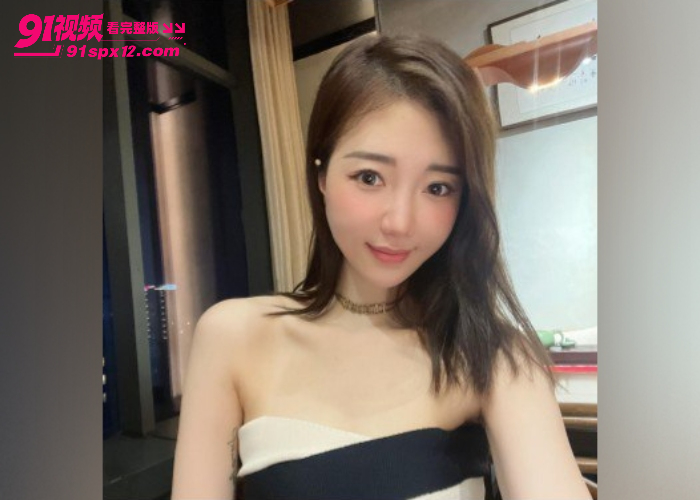 约炮三个极品熟女上演极度淫乱现场 并躺轮流揉奶丰满身材香艳撩人 撸点十足 - 图1
