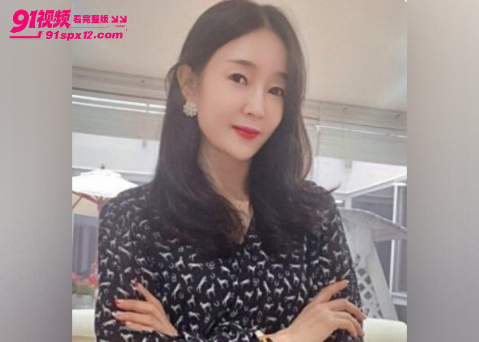 约炮三个极品熟女上演极度淫乱现场 并躺轮流揉奶丰满身材香艳撩人 撸点十足 - 图2