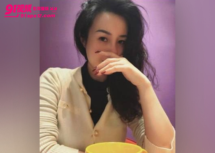 约炮三个极品熟女上演极度淫乱现场 并躺轮流揉奶丰满身材香艳撩人 撸点十足 - 图3