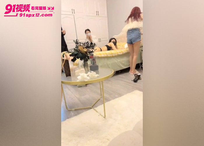 约炮三个极品熟女上演极度淫乱现场 并躺轮流揉奶丰满身材香艳撩人 撸点十足 - 图8