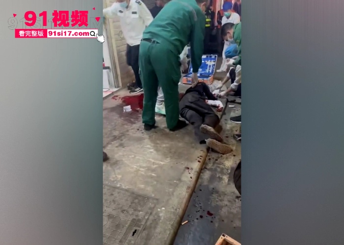 广西南宁琅东发生一起砍人事件 疑似外卖骑手和商家发生争吵 被商家持刀砍伤 视频有点血腥不喜慎点 - 图5