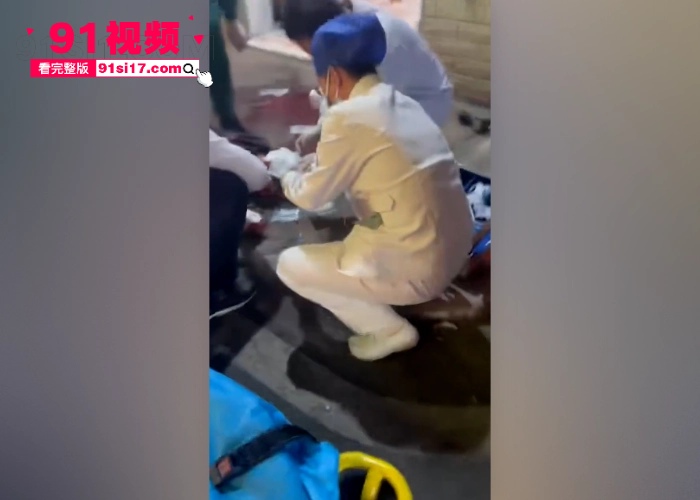 广西南宁琅东发生一起砍人事件 疑似外卖骑手和商家发生争吵 被商家持刀砍伤 视频有点血腥不喜慎点 - 图6