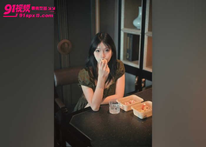 抖音顶级颜值 Miyovo 高价私人定制 清纯女神露脸露奶私拍 巨乳笔挺柔软简直美翻啦 - 图2