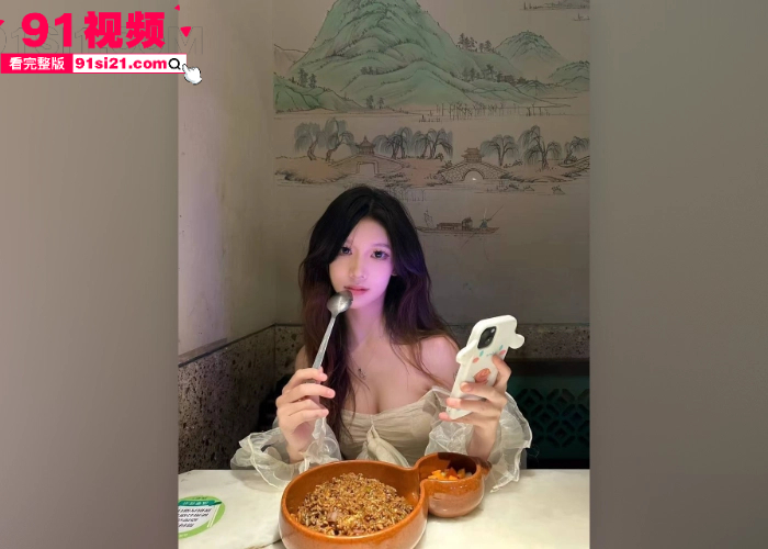 重磅泄密西安迈阿密销售 莉娜 富二代充了5万的卡当晚就被拿下 完美露脸口交 穿着高跟黑丝被后入肥臀 又是羡慕富哥的一天 - 图1