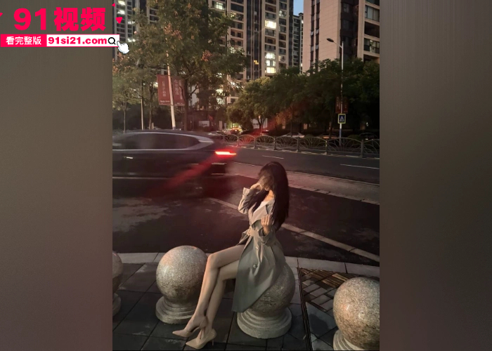重磅泄密西安迈阿密销售 莉娜 富二代充了5万的卡当晚就被拿下 完美露脸口交 穿着高跟黑丝被后入肥臀 又是羡慕富哥的一天 - 图2