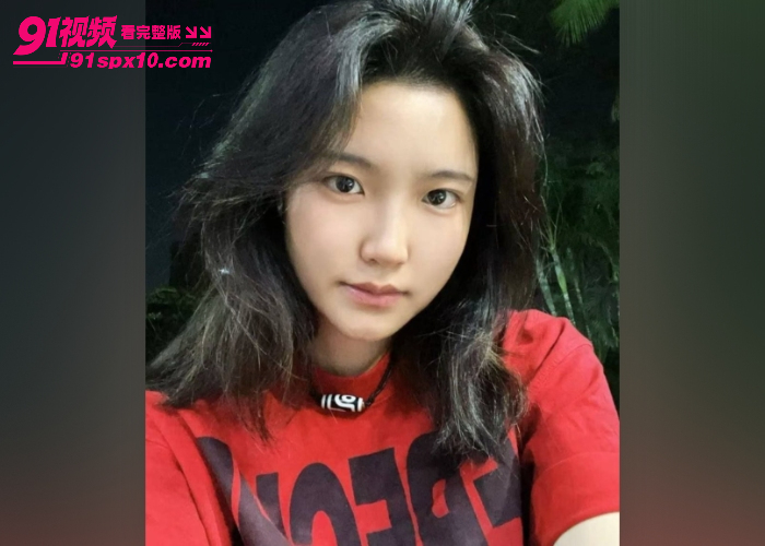 黑龙江大二学妹 周玲玲 和男友性爱视频泄密 被压腿猛干粉嫩骚穴 爽到胡言乱语 清纯女大秒变骚母狗 - 图1