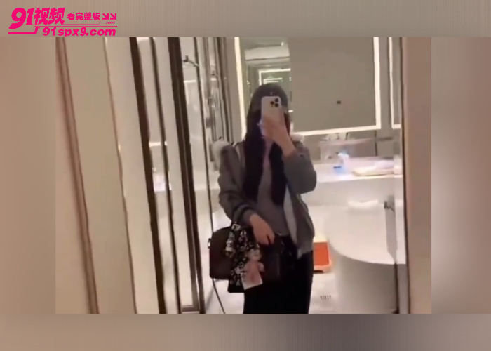 上海约炮记体验当鸡的一天日常Vlog 穿上情趣内衣厕所调情 撅着屁股被操的还没高潮就射了 真扫兴 - 图1